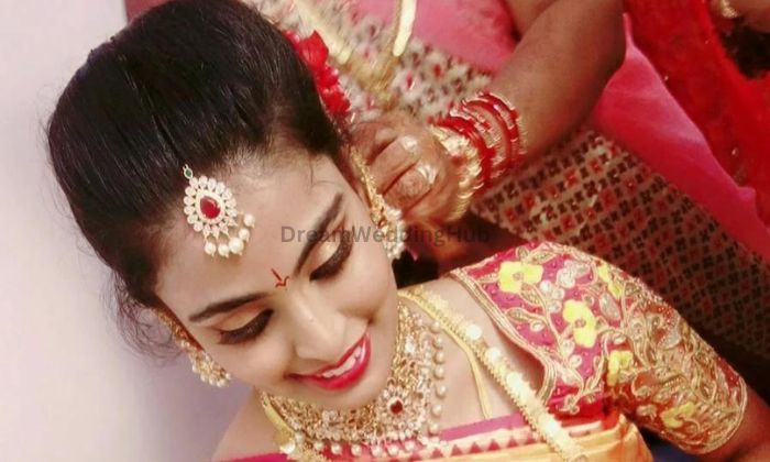 Strokes makeup artist